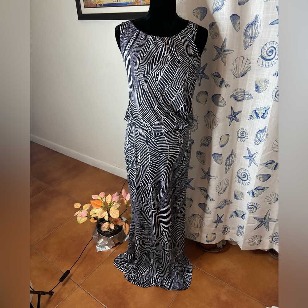 Women’s maxi dress navy blue/white sleeveless round neck top lined Flattering